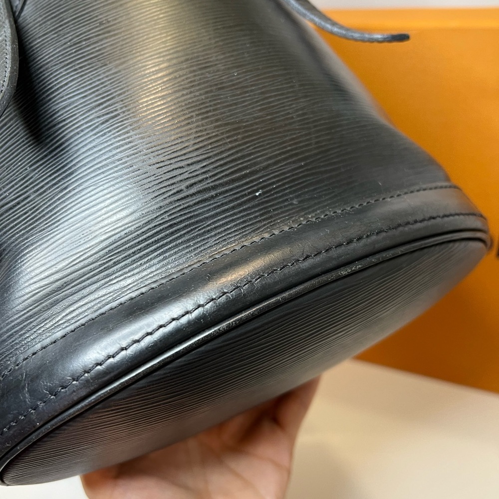 Louis Vuitton Epi Leather Bucket PM Tote Bag - Picture 7 of 16